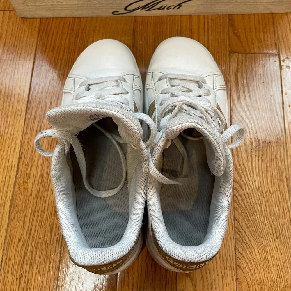 Adidas Kids Grand Court Gold Glitter 3 Stripe Sneakers Size 2.5 Unisex